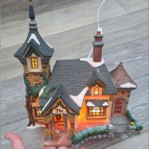 The Padded Paw Christmas Village house Santa's Workbench Collection 2002 vintage